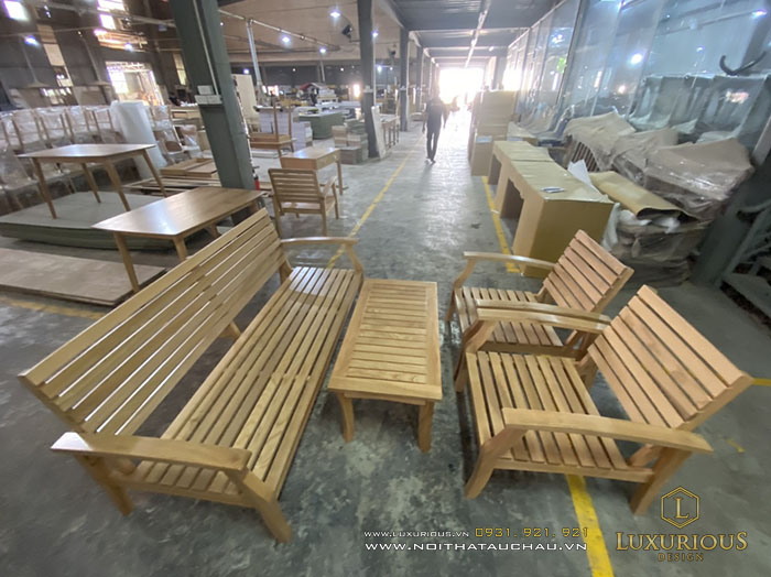 Xưởng sản xuất bàn ghế nội thất gỗ tự nhiên