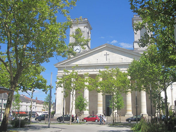 Tìm hiểu kiến trúc nhà thờ Saint Louis tại Pháp