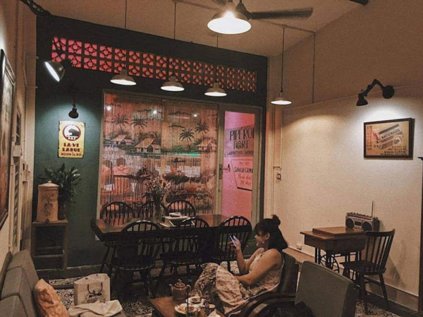 Tiệm cafe Saigon Retro