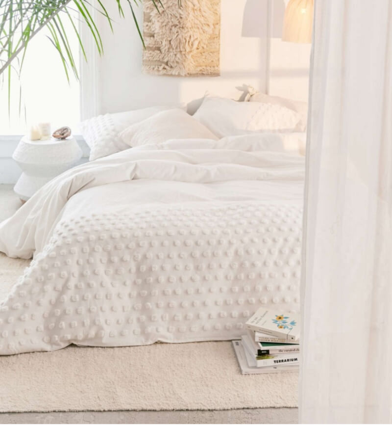 Sử dụng thảm để đánh dấu khu vực giường ngủ