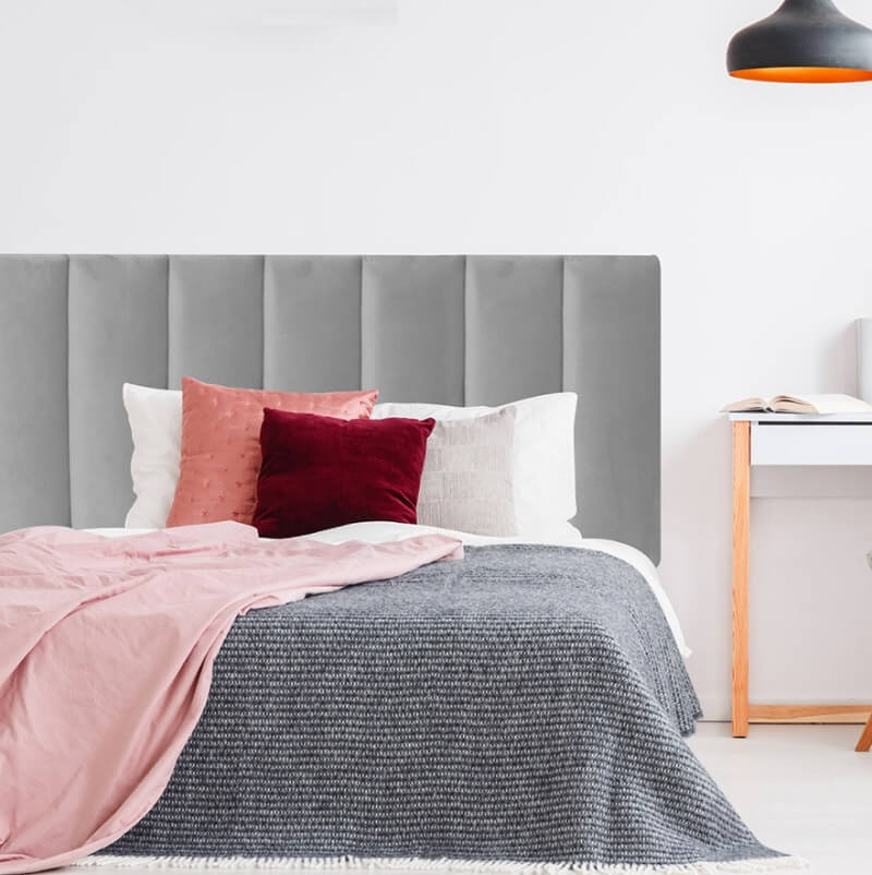 Trang trí phòng ngủ đơn giản mà đẹp với chăn gối mới