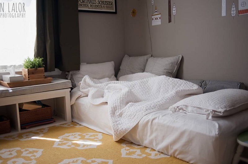 Trang trí phòng ngủ nhỏ không giường với thảm trải sàn