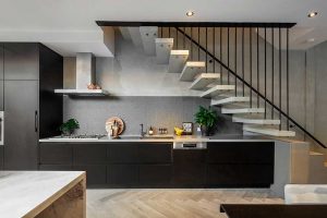Thiết kế bếp dưới cầu thang – giải pháp tuyệt vời cho ngôi nhà nhỏ